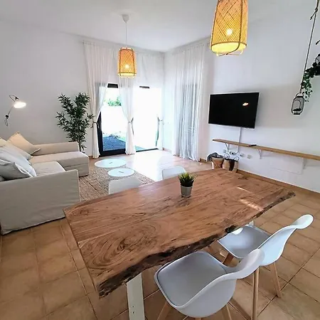 En Capellania Con Piscina Privada Κοραλέχο